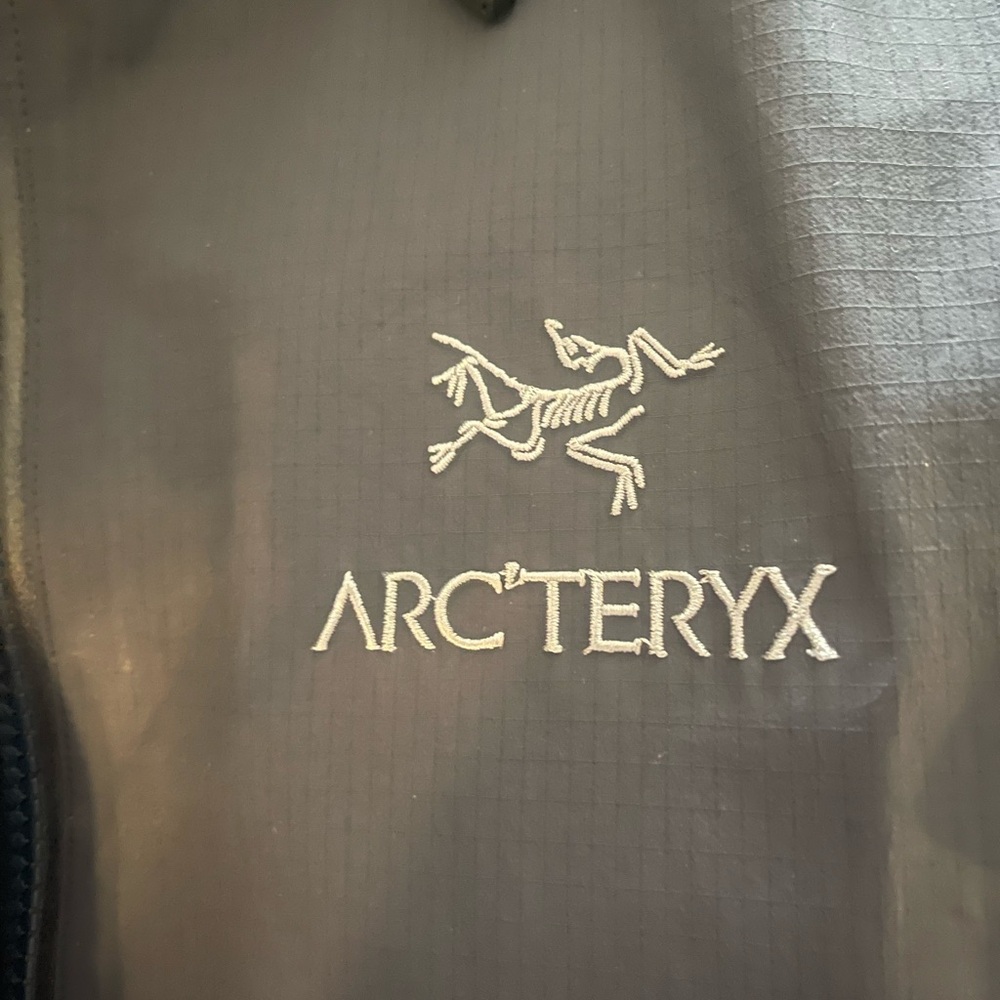 LIKE NEW- Arc'teryx Beta AR Jacket - Picture 3 of 6